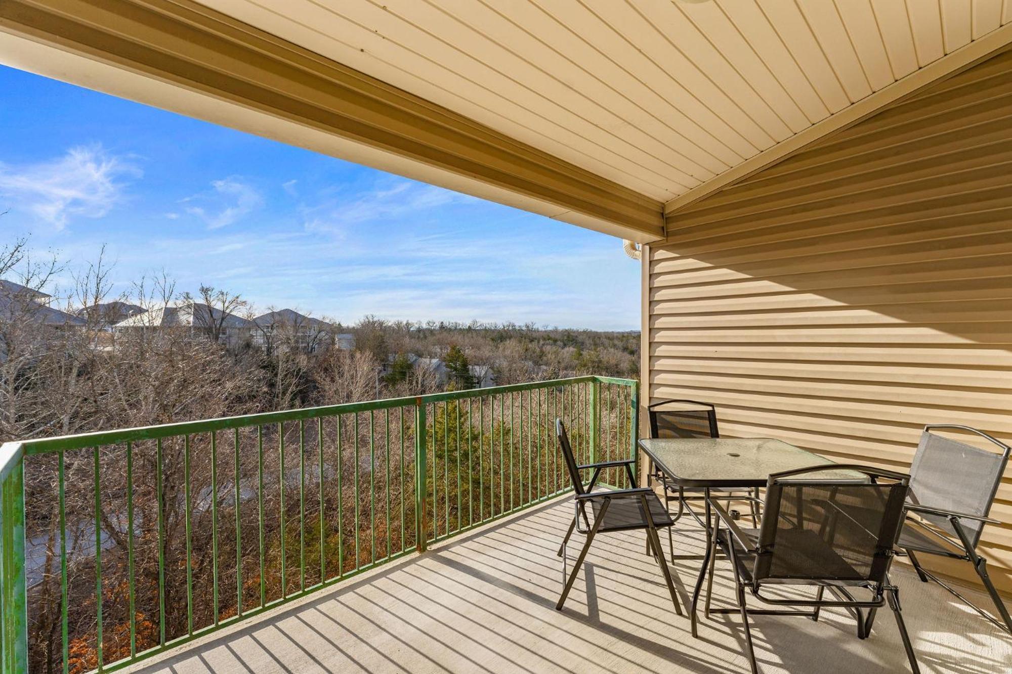 Cozy Top Floor 2Br Condo With View And Amenities!! Брэнсон Экстерьер фото