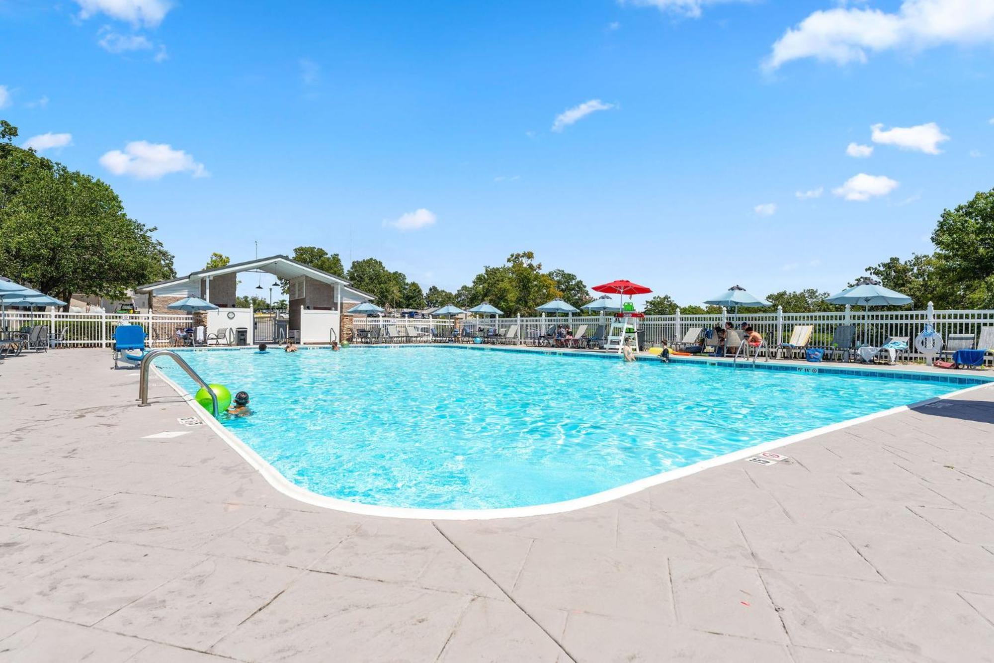 Cozy Top Floor 2Br Condo With View And Amenities!! Брэнсон Экстерьер фото