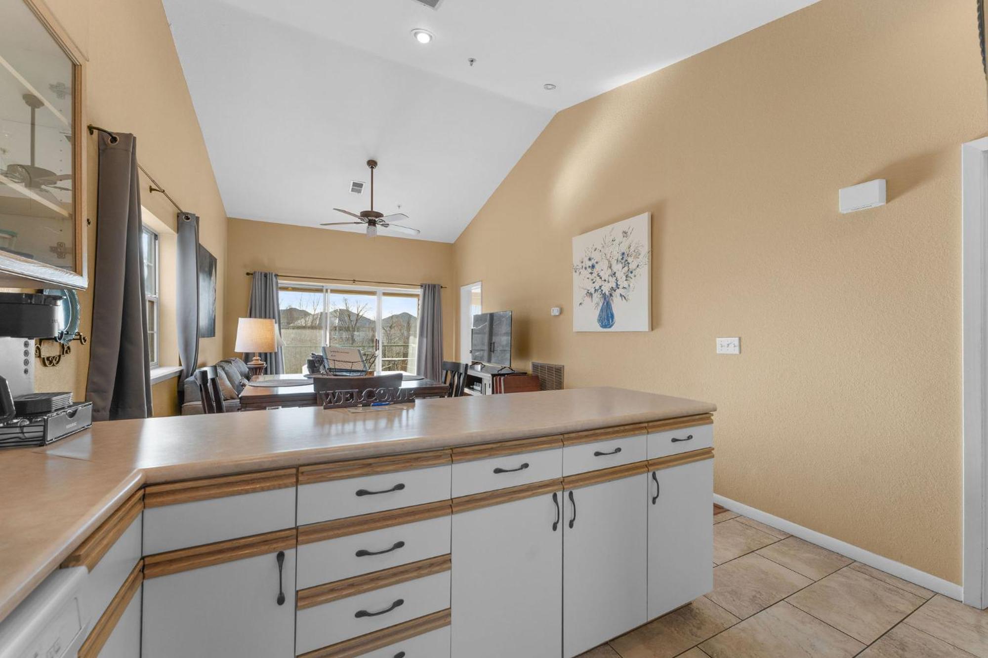 Cozy Top Floor 2Br Condo With View And Amenities!! Брэнсон Экстерьер фото