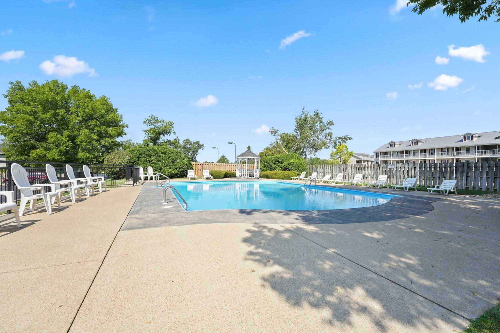 Cozy Top Floor 2Br Condo With View And Amenities!! Брэнсон Экстерьер фото